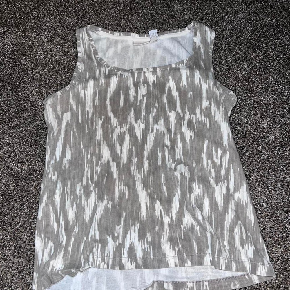 Chico's grey tank top with a unique pattern. Size: 2
